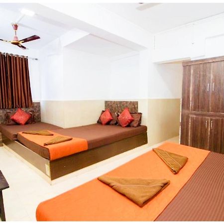 Hotel Premium Travellers # Inn Near Temple - Fully Air Conditioning Hotel - Hygiene And Spacious Room - A Top Rated Luxuary Hotel Merces Exterior photo