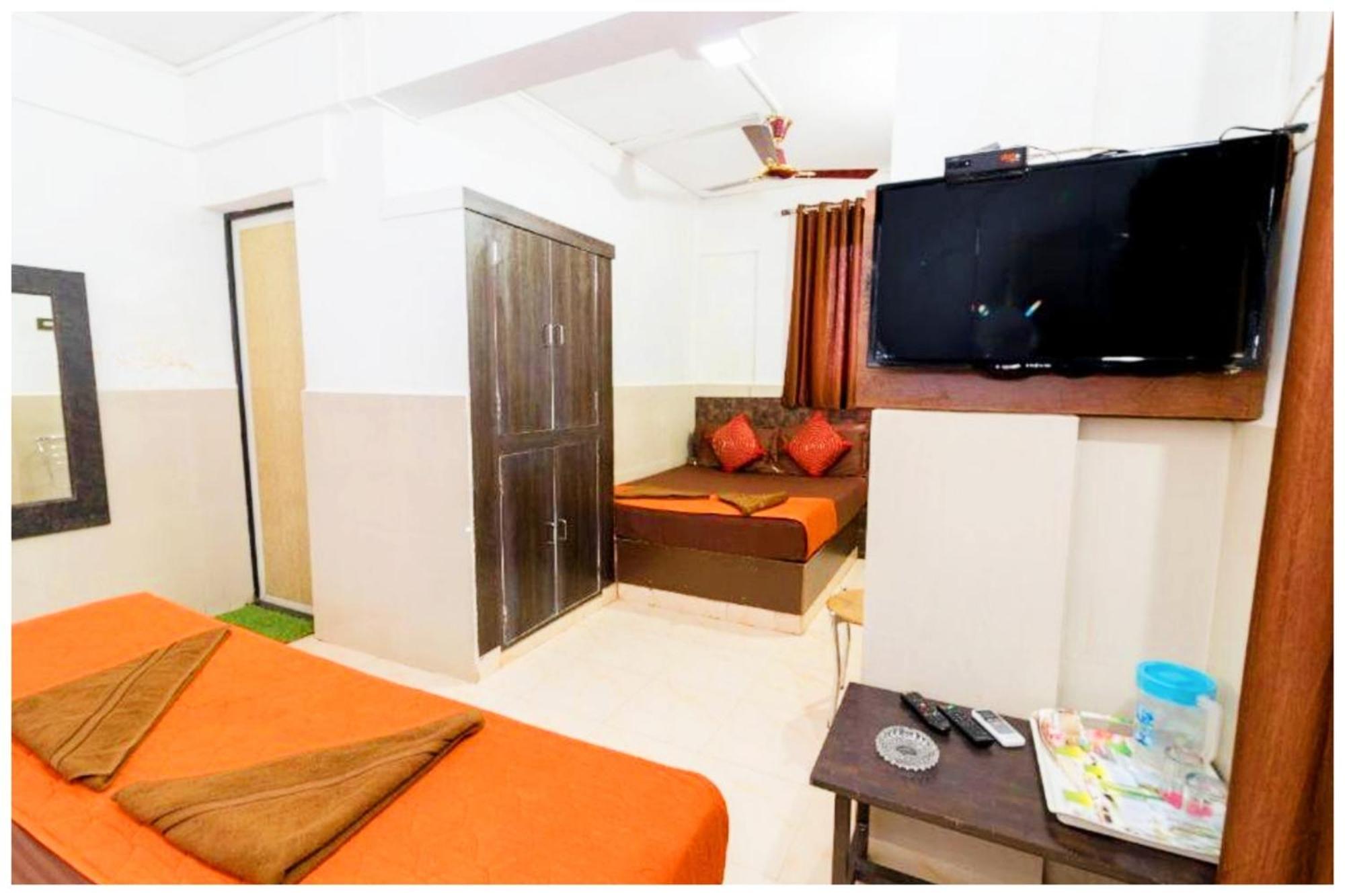 Hotel Premium Travellers # Inn Near Temple - Fully Air Conditioning Hotel - Hygiene And Spacious Room - A Top Rated Luxuary Hotel Merces Exterior photo