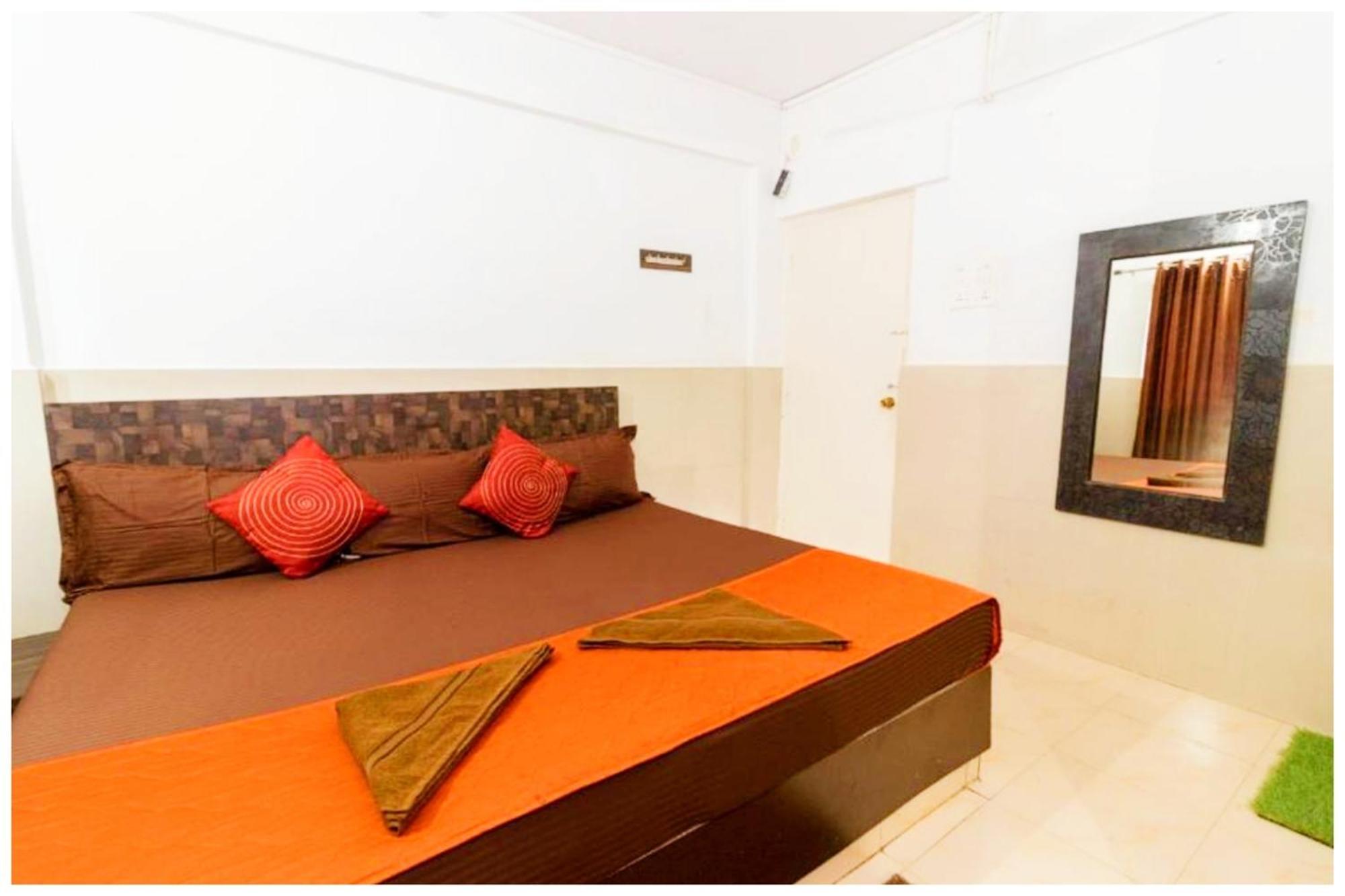 Hotel Premium Travellers # Inn Near Temple - Fully Air Conditioning Hotel - Hygiene And Spacious Room - A Top Rated Luxuary Hotel Merces Exterior photo
