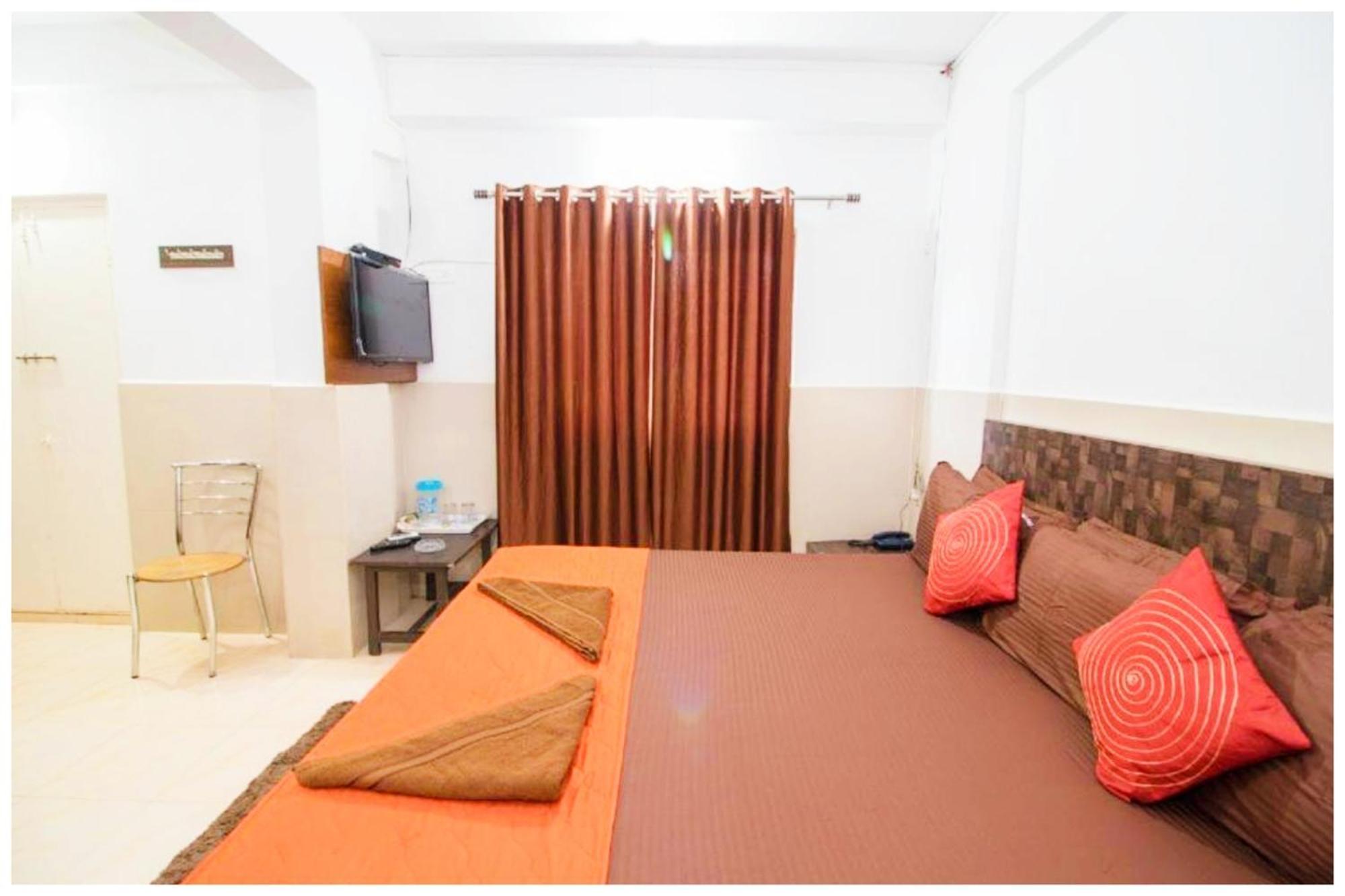 Hotel Premium Travellers # Inn Near Temple - Fully Air Conditioning Hotel - Hygiene And Spacious Room - A Top Rated Luxuary Hotel Merces Exterior photo