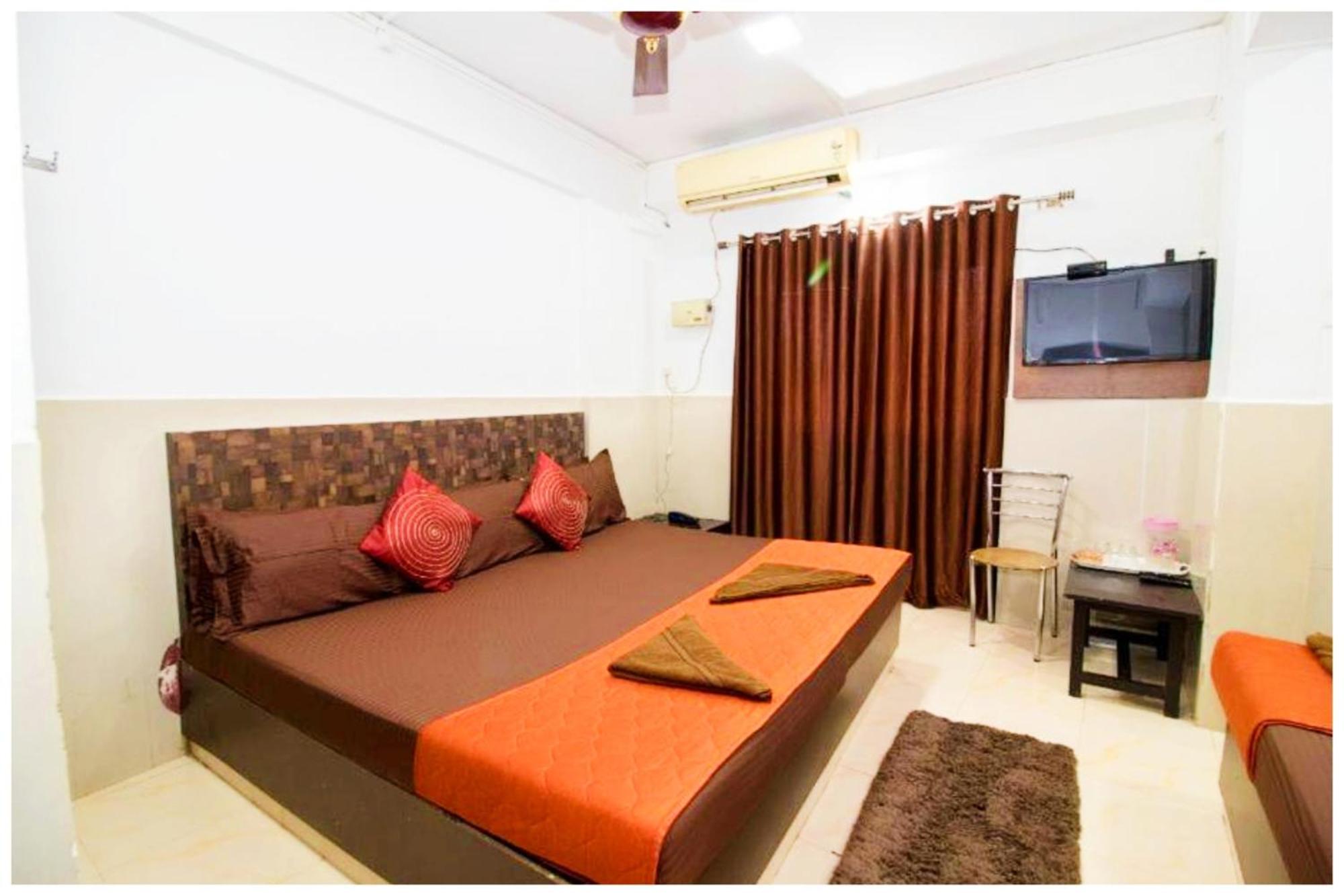 Hotel Premium Travellers # Inn Near Temple - Fully Air Conditioning Hotel - Hygiene And Spacious Room - A Top Rated Luxuary Hotel Merces Exterior photo